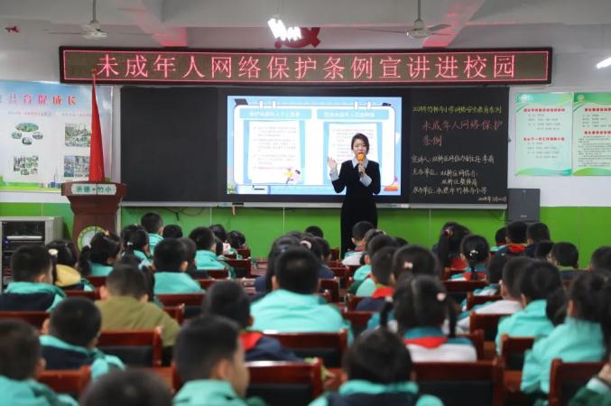 3月22日,在承德市委网信办指导下,双桥区委网信办在竹林寺小学开展"与