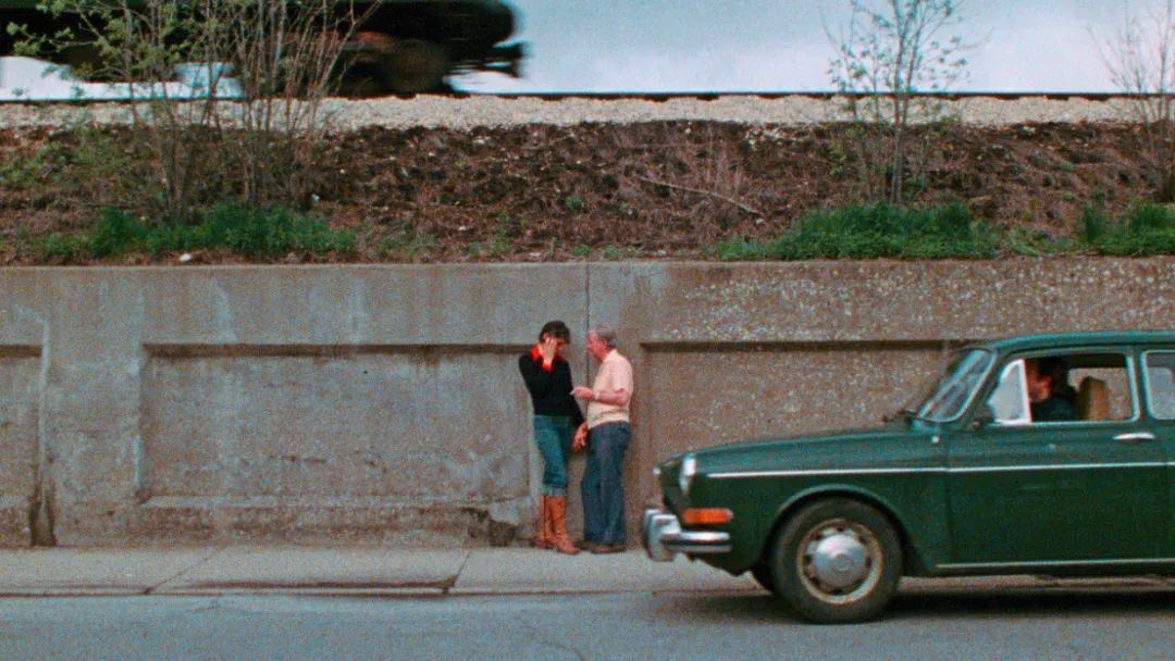 在他40年的职业生涯中,本宁拍摄了超过25部长篇电影,并在世界各地的