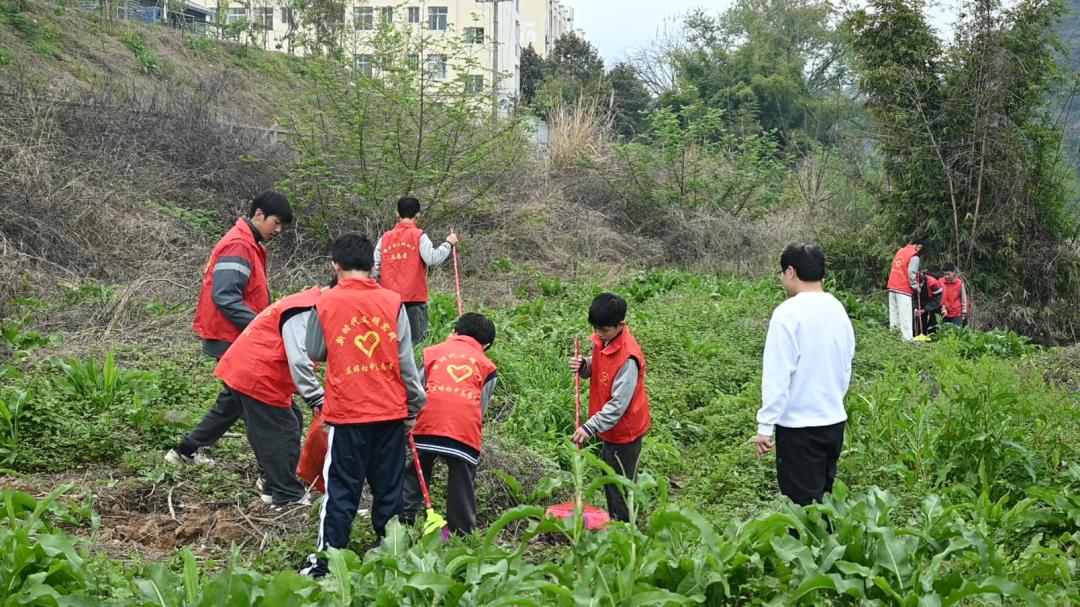 意识,3月22日,会昌县庄埠初中结合世界水日开展河道卫生大清理活动