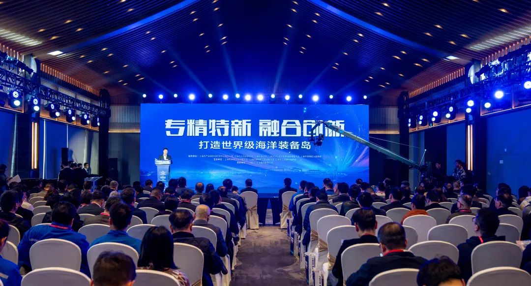 市长兴岛管委会党组副书记,执行副主任,区委常委吴召忠出席活动并致辞