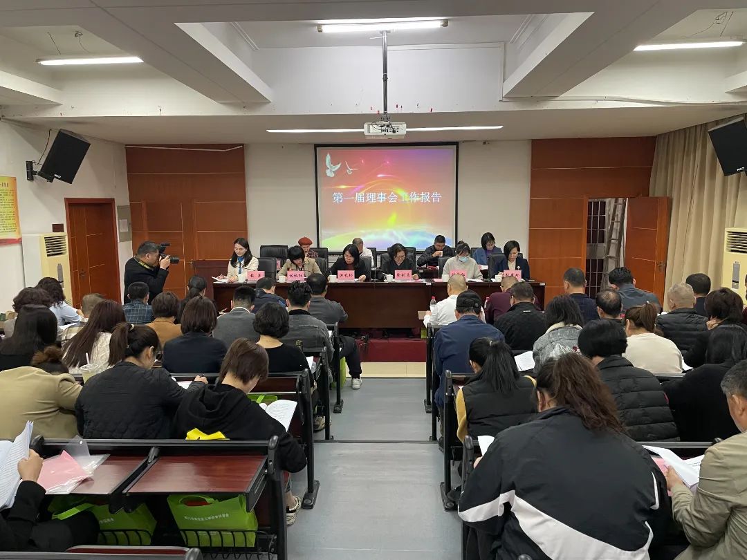 782021年给华附实验中学发放中考慰问金4万元.
