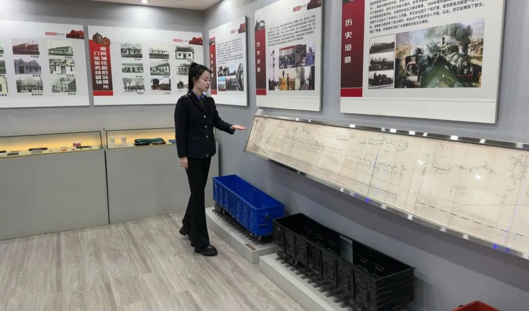 内部装饰处处彰显着"太行精神"的革命内涵星星之火,可以燎原抬眼望去