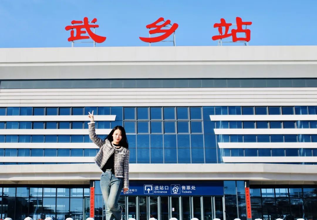 星星之火,可以燎原抬眼望去候车厅内1490盏灯对应百团大战布阵图将