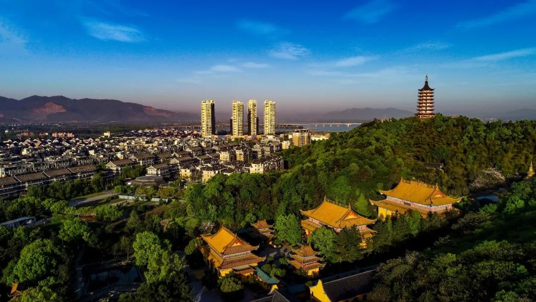 风景秀丽的钱塘江,富春江,浦阳江三江汇合处的萧山义桥镇杨岐山南麓