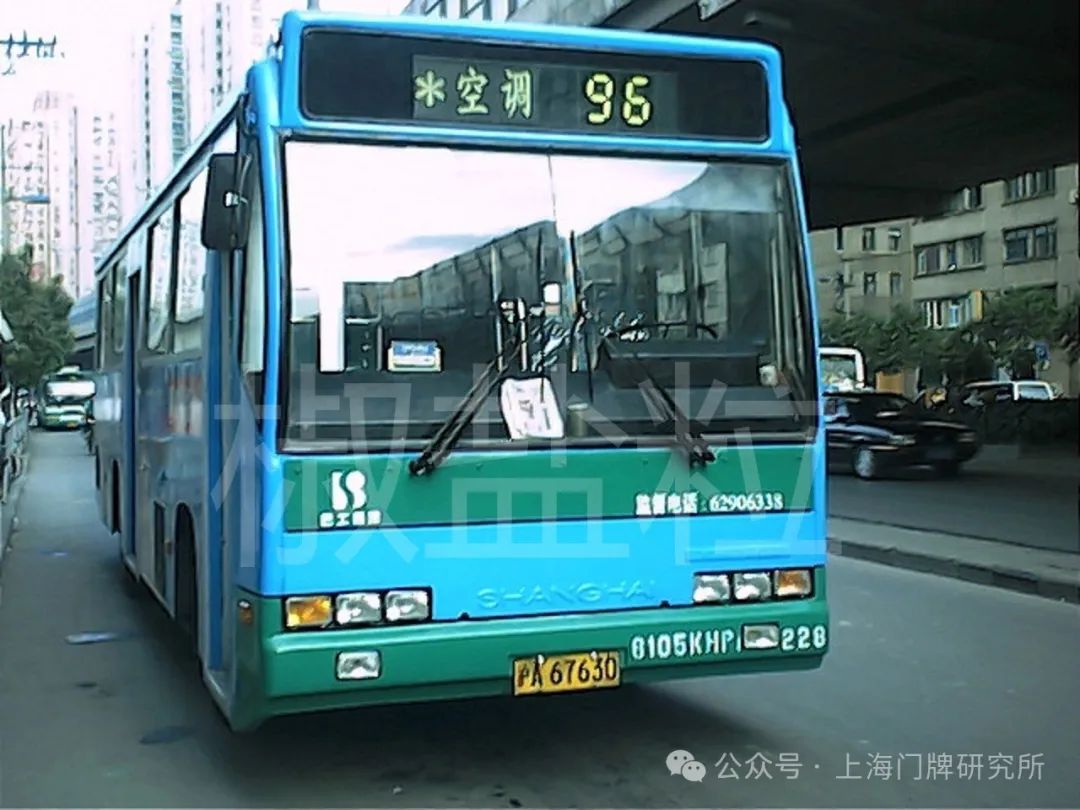 96路sk6105p型客车,中山公园(朱达艺 摄,2002)9月12日,96路中山公园