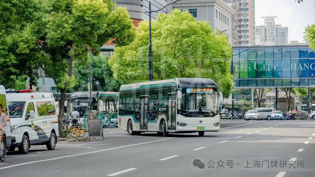 96路swb6109bev98g(s0s)型客车,中山公园地铁站枢纽@凯旋路(terryxue