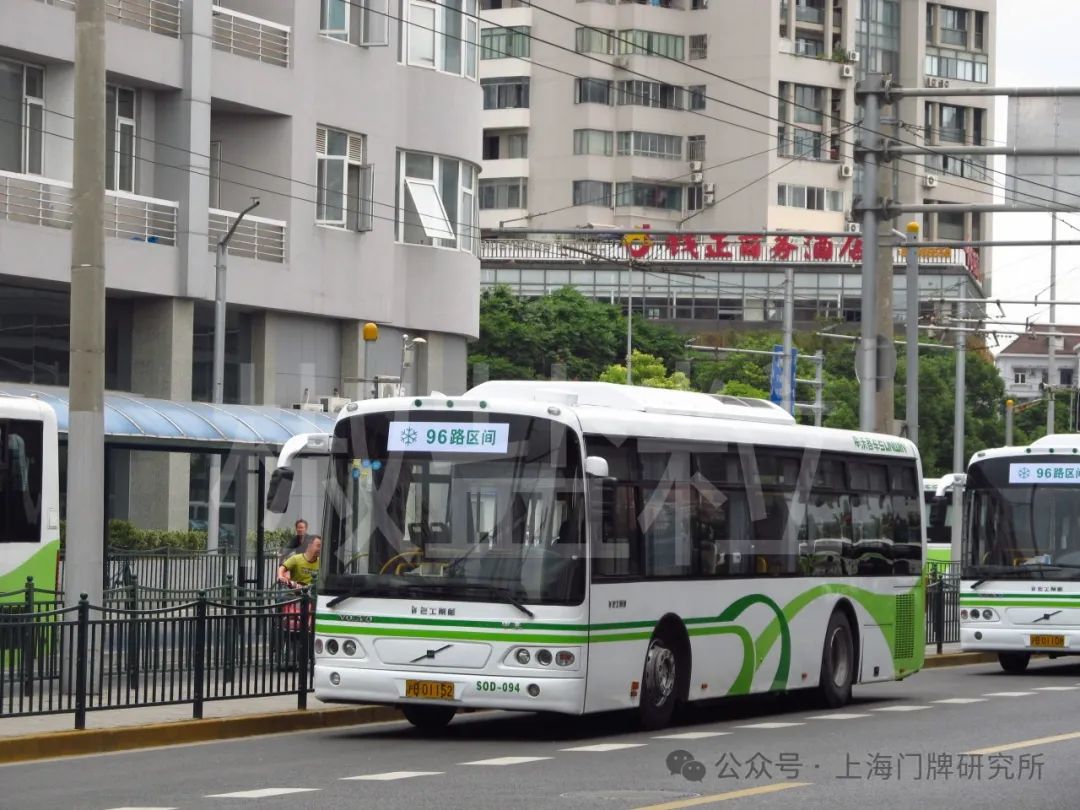型客车,中山南一路(魏家钧 摄,2011)96路区间swb6100v5(s0e)型客车