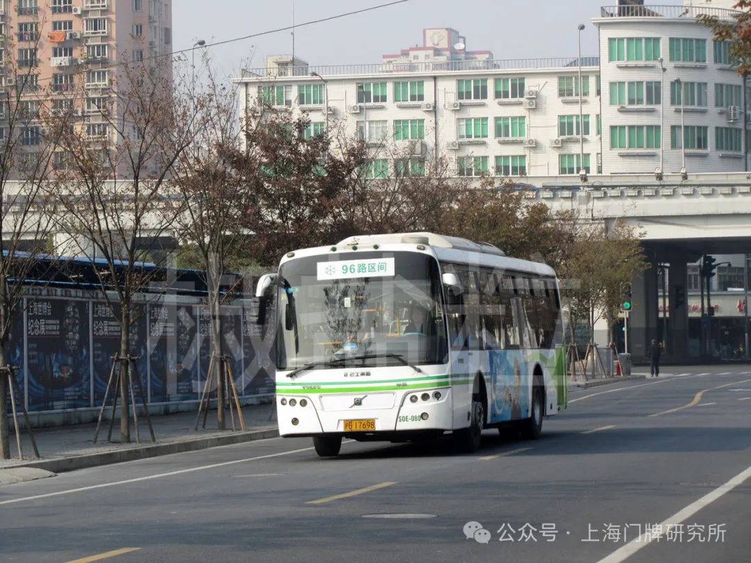 96路区间swb6100v5(s0e)型客车,西藏南路(贺佳伟 摄,2011)96路区间swb