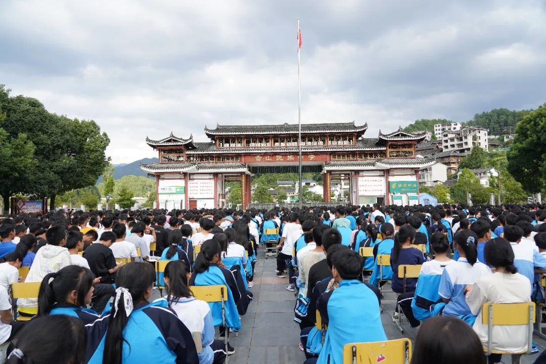 雷山县第三中学校长图片