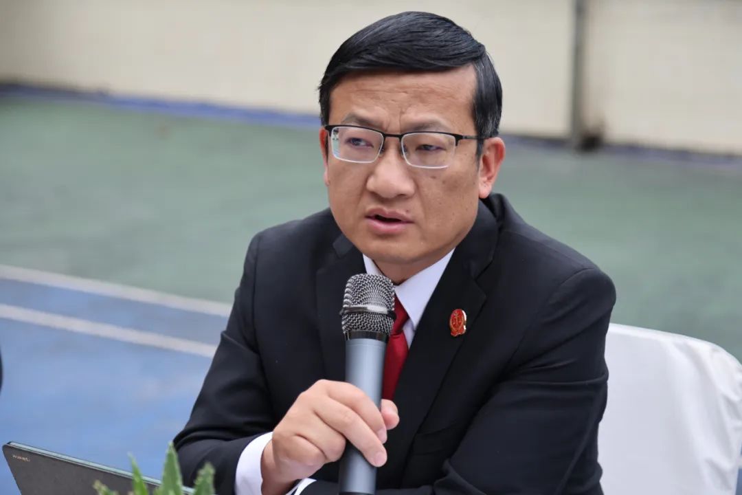 鲁军听取青年法官干警精彩发言后,提出了殷切希望:一是要继承传统