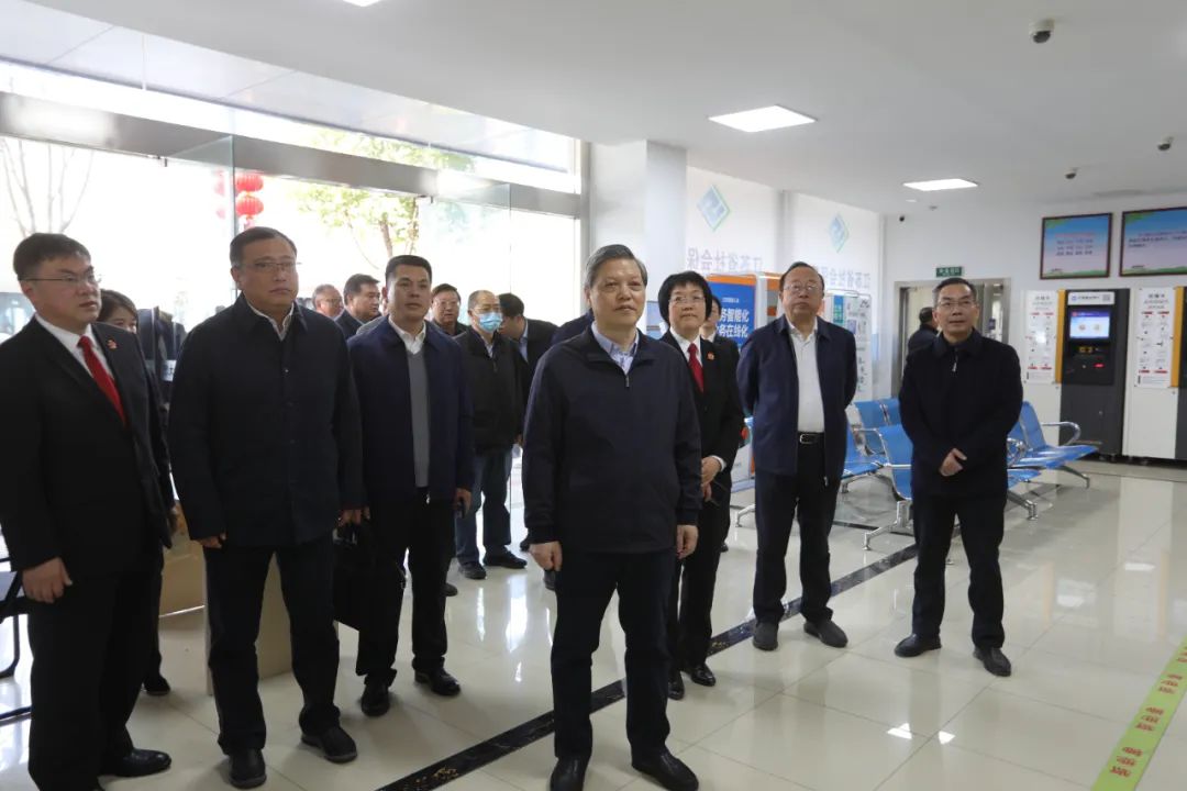 视察组先后实地察看了仪征市矛盾纠纷调处化解中心,扬州市劳动争议