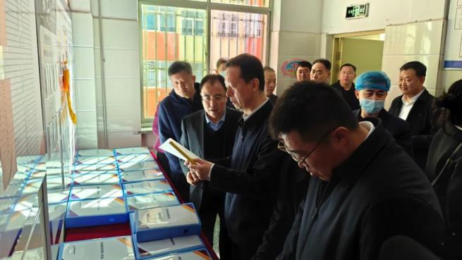 市行政审批服务局党组书记,局长丁军督导检查包保单位食品安全"两个