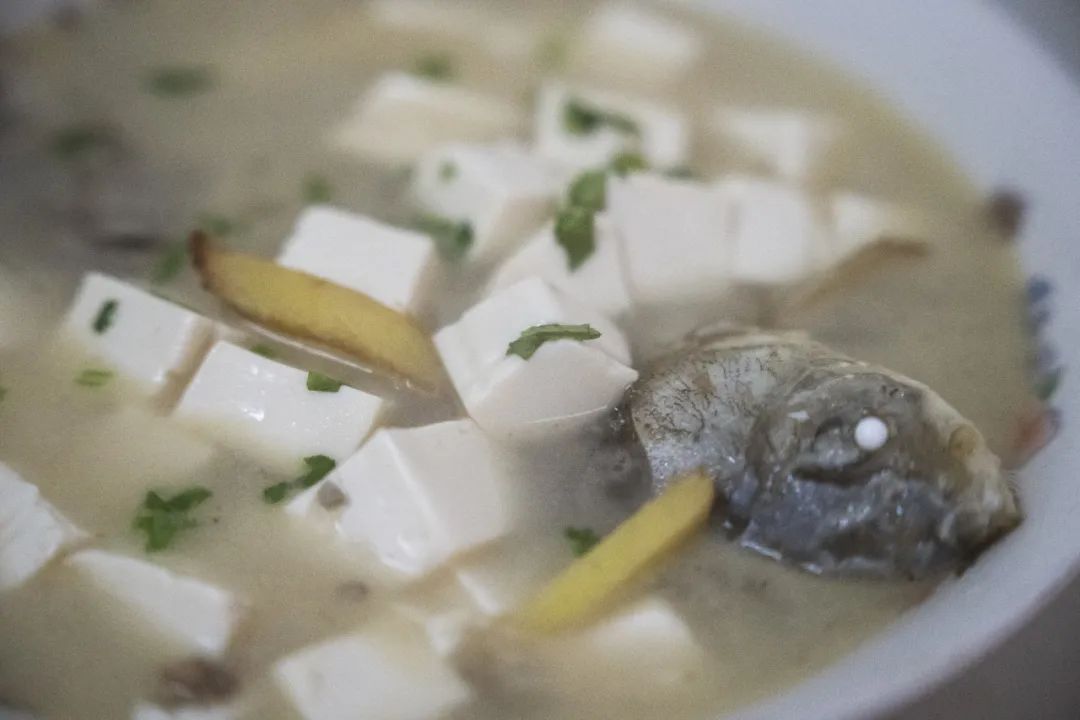 【美食】鲫鱼豆腐汤这么烧,"鲜"掉你的眉毛!