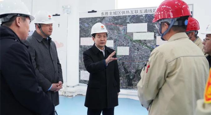 杜汇良在东胜区开展四下基层现场办公活动