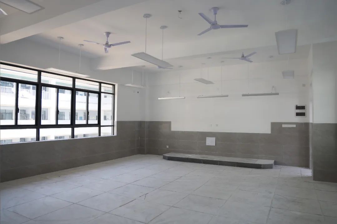 据了解,谷山中学项目位于月亮岛街道长望路与澳海南路交汇处东北角,总