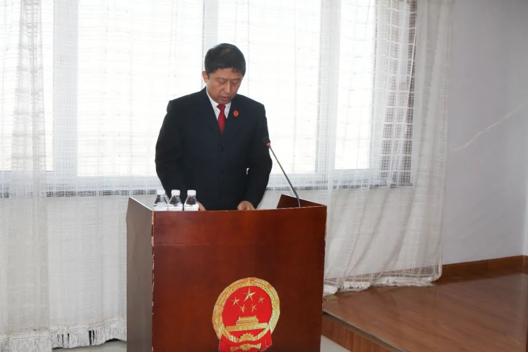 绥棱法院9名新任职干部通过人大任命并宣誓就职_澎湃号·政务_澎湃