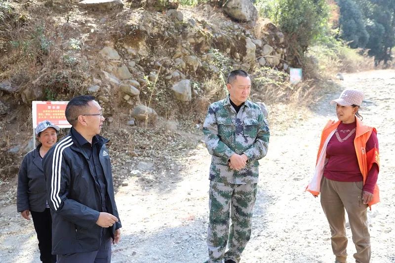 喜德法院党组书记院长刘勇刚前往光明镇督导森林草原防灭火工作