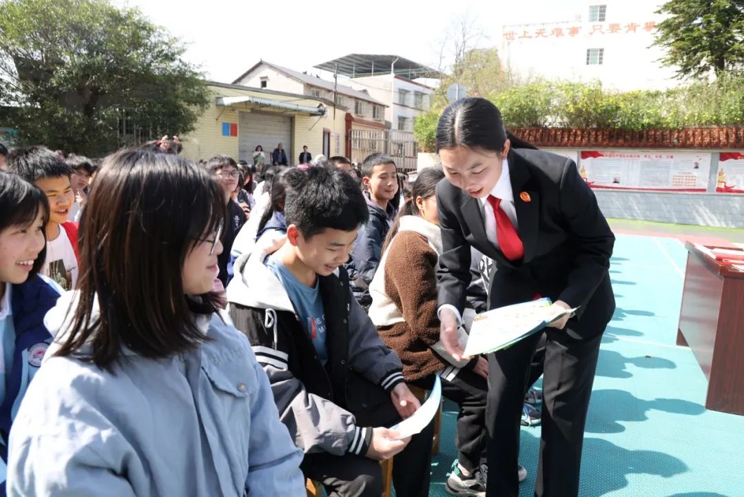向校园欺凌说"不"——合川法院古楼法庭送法进校园