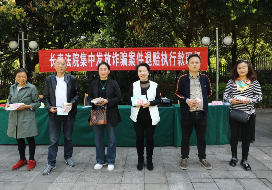 在案件审理过程中即多方联动督促涉案人员主动退脏退赔.