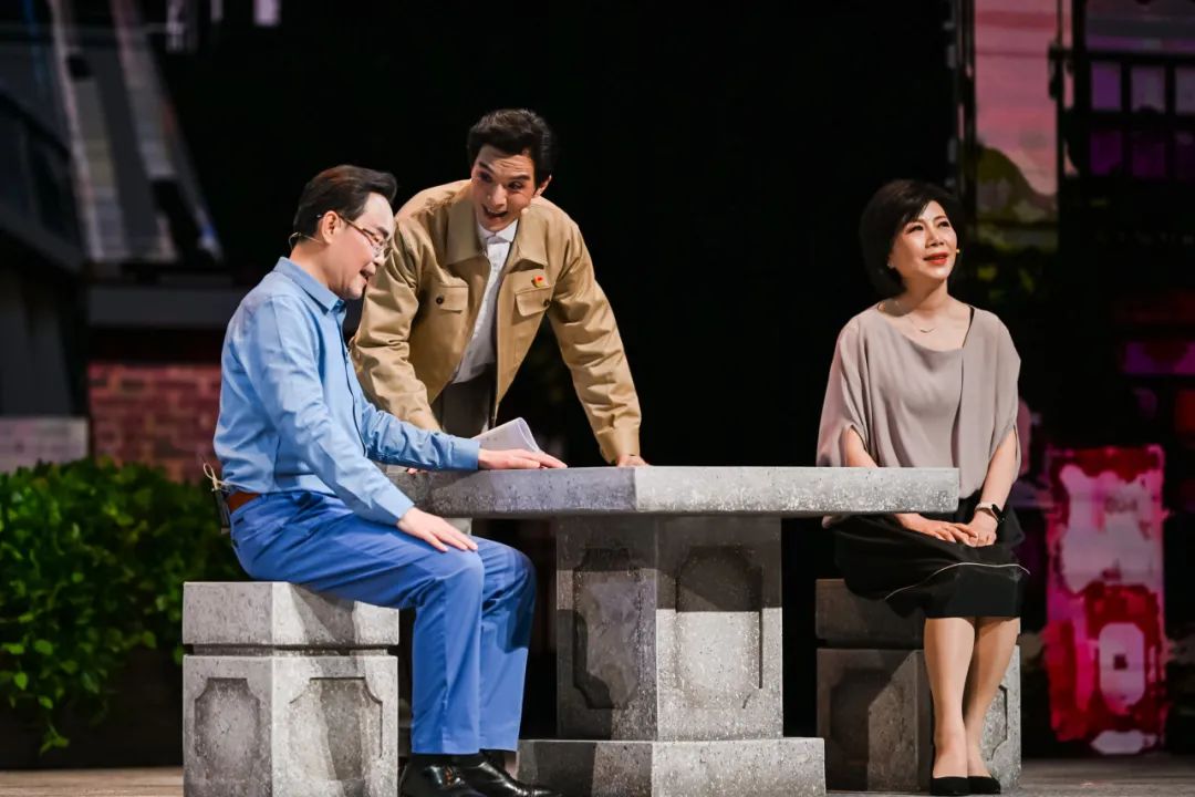 沪剧同舟首演获好评观众演的都是阿拉身边事特亲切