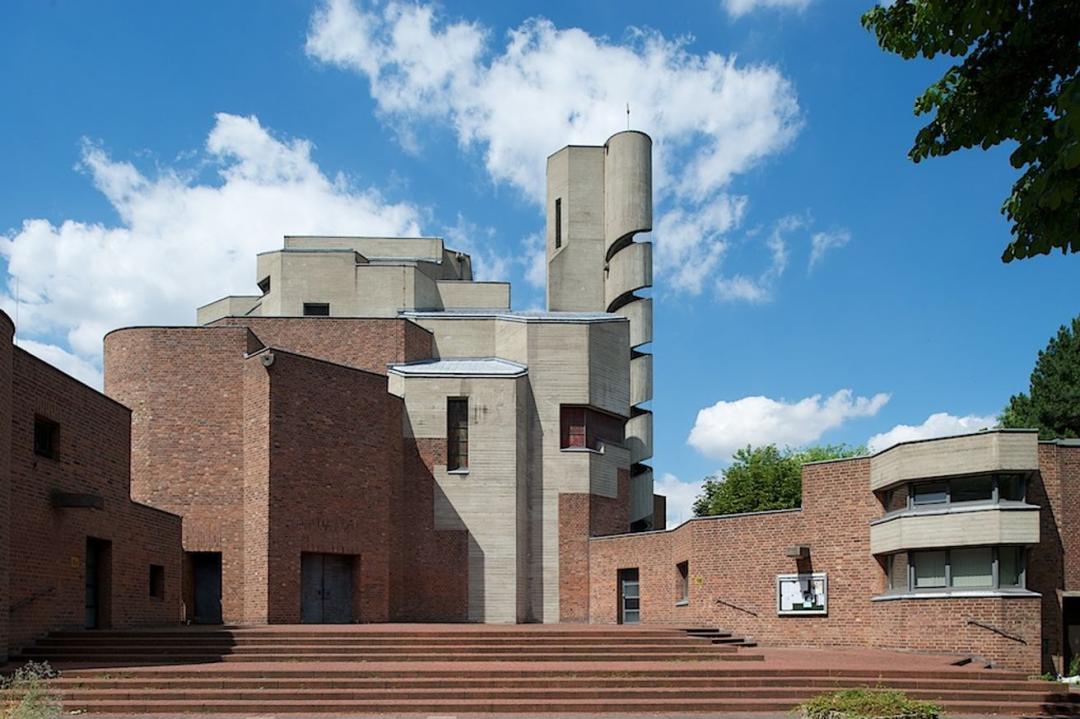 混凝土与红砖的交织:基督复活教堂 / gottfried b02hm_澎湃号·湃客