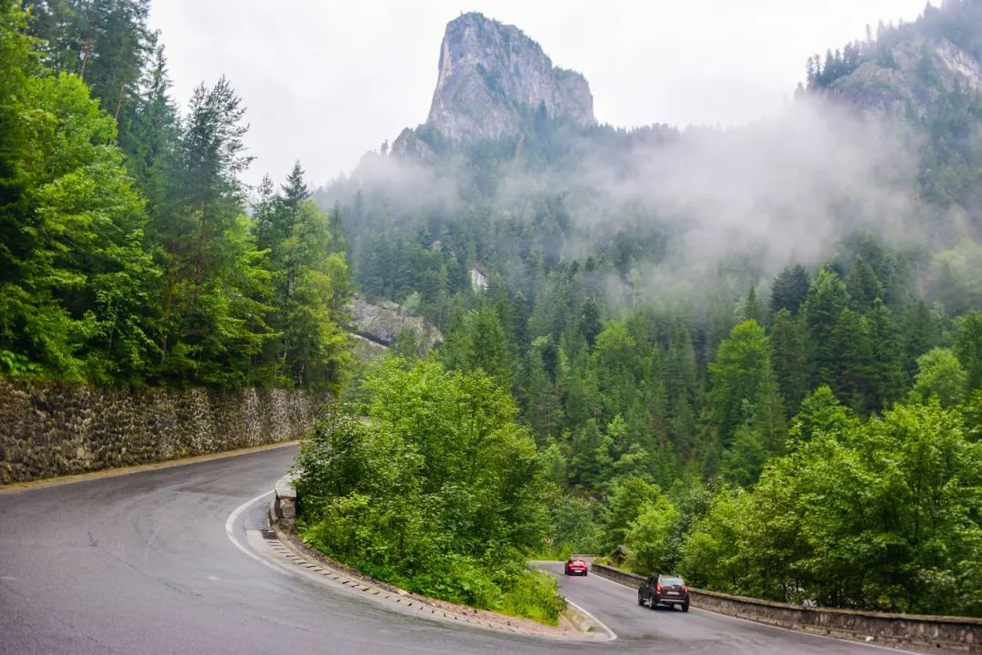 中国最逆天的8条天路,不是十年老司机都不敢开,此生自驾必去_澎湃号·