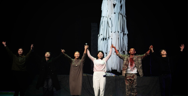 安徽大学艺术学院戏剧系毕业剧目《纪念碑》上演_澎湃号·政务_澎湃