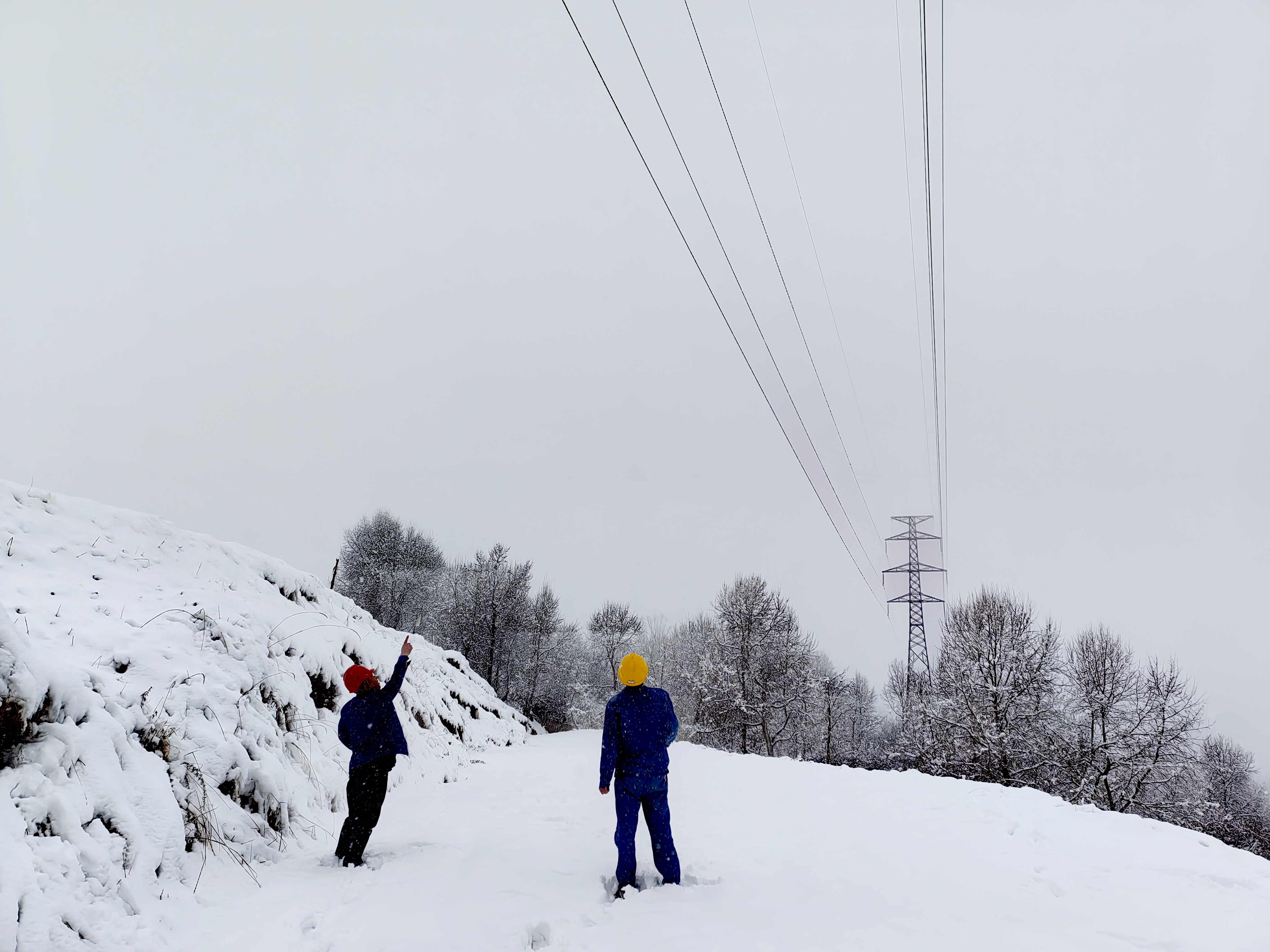 甘肃定西临夏受雨雪天气影响故障供电线路全部恢复供电
