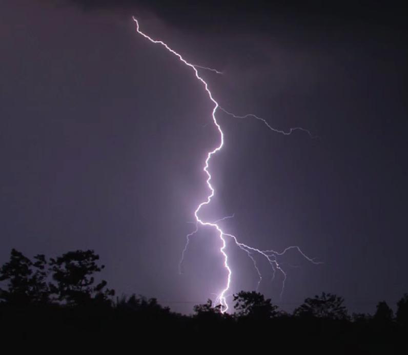 雷雨大风天气图片