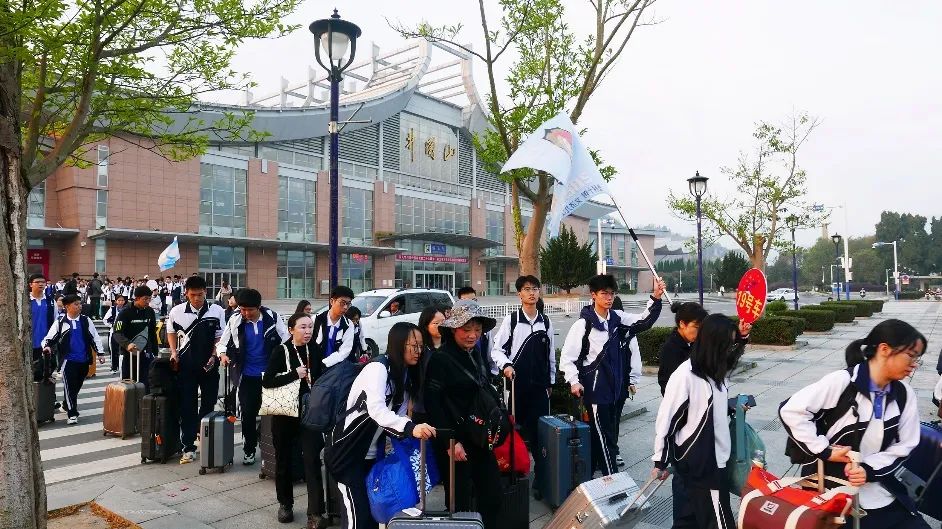 井冈山站迎来2024年首趟红色研学旅游专列_澎湃号·媒体_澎湃新闻-the