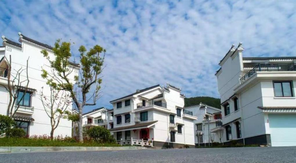 建德农村小伙晒照炫"富"!