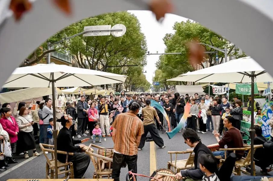 首场大学路市集"花"式呈现_澎湃号·政务_澎湃新闻-the paper