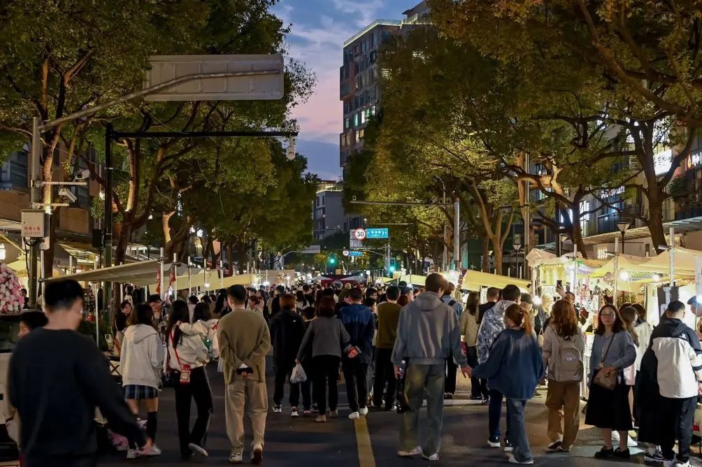 首场大学路市集"花"式呈现_澎湃号·政务_澎湃新闻-the paper