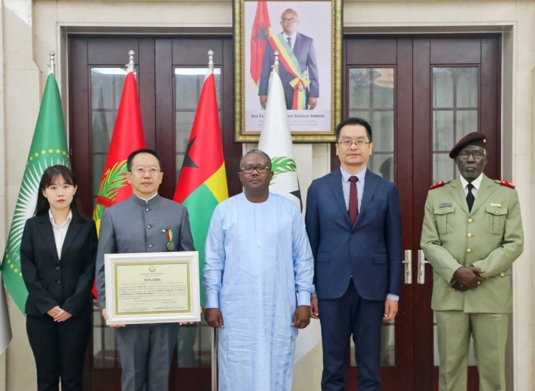 驻几内亚比绍大使接受几比总统恩巴洛授勋_澎湃号·政务_澎湃新闻-the