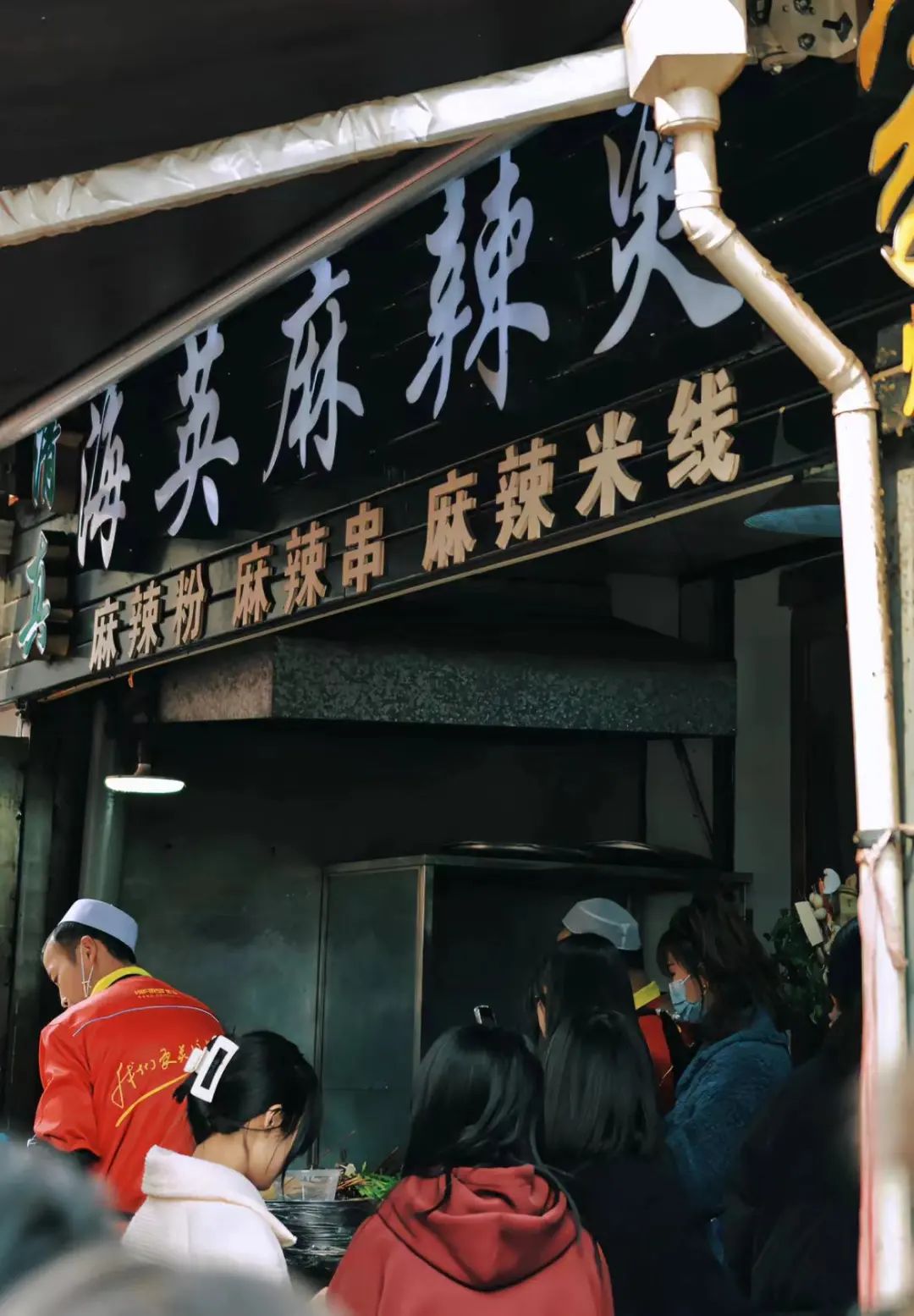 凭一碗麻辣烫爆火全网,这座名不见经传的甘肃老城,比你想象的好吃一万