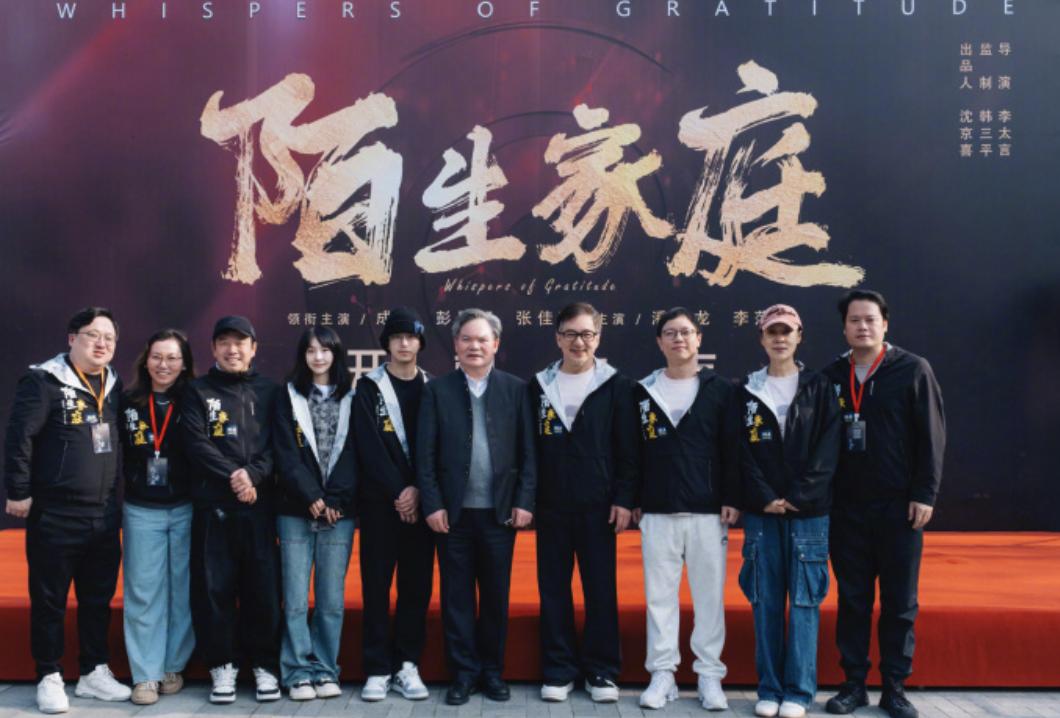 70岁成龙现身!