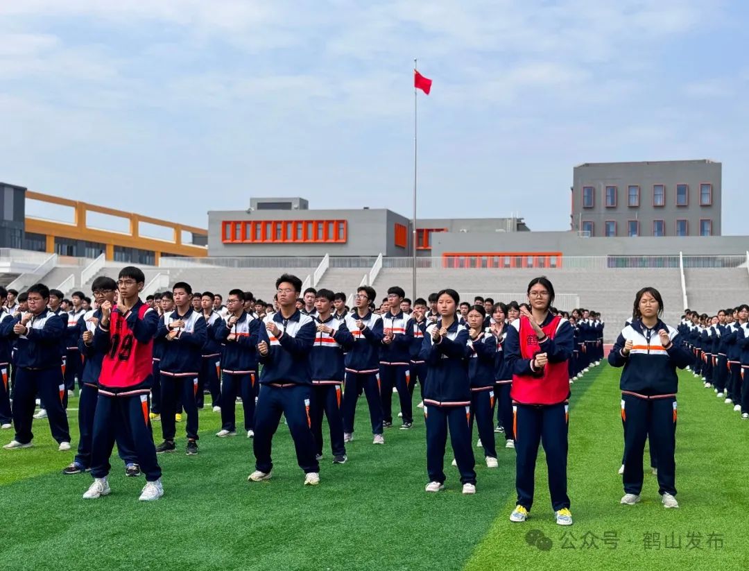 这套咏春拳操由广东省武术协会于2018年创编,当年在鹤山市中小学校