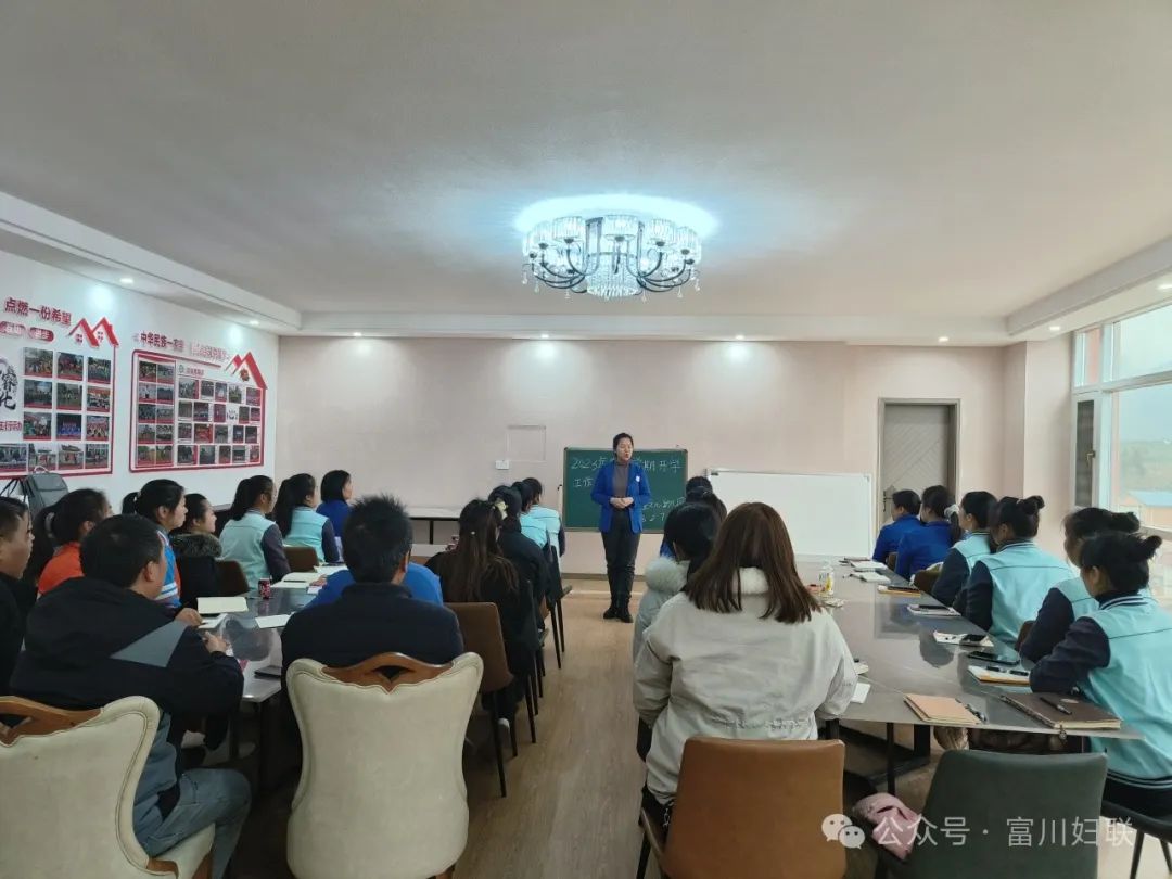 "她"有力量,卓然而立于外,礼仪自在于心,一直在做"最美巾帼奋斗者".