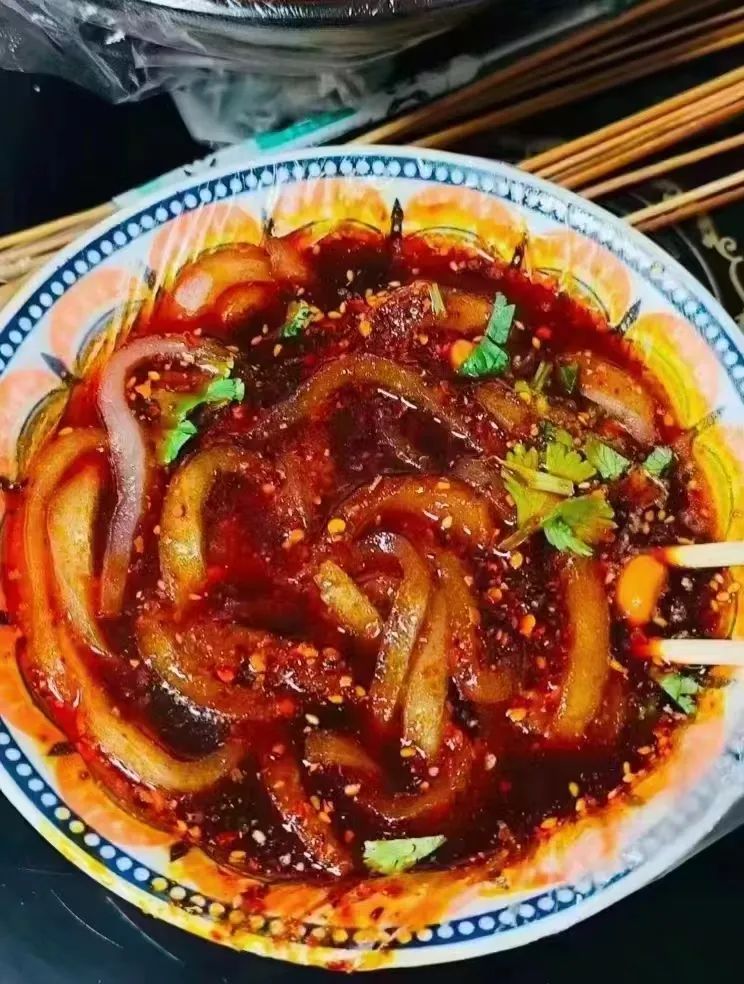 环西部火车游丨宁夏游客乘麻辣烫专列体验天水热辣滚烫