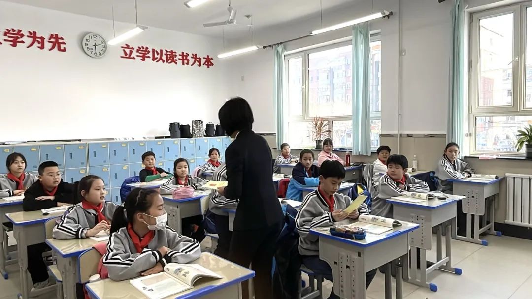 "宣传 座谈"这场普法活动深受师生欢迎