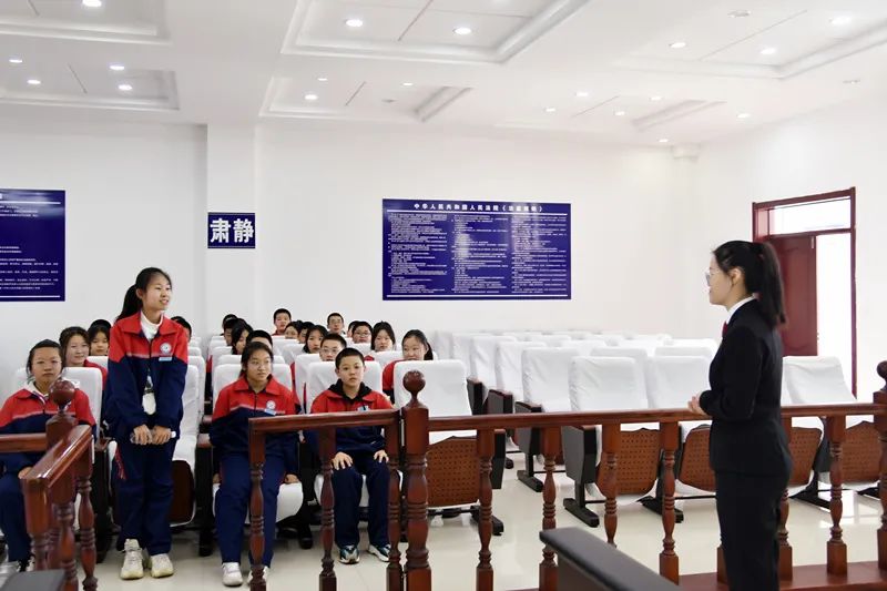 第七十九次公众开放日以法为盾未你护航桦南县人民法院开展法治宣传