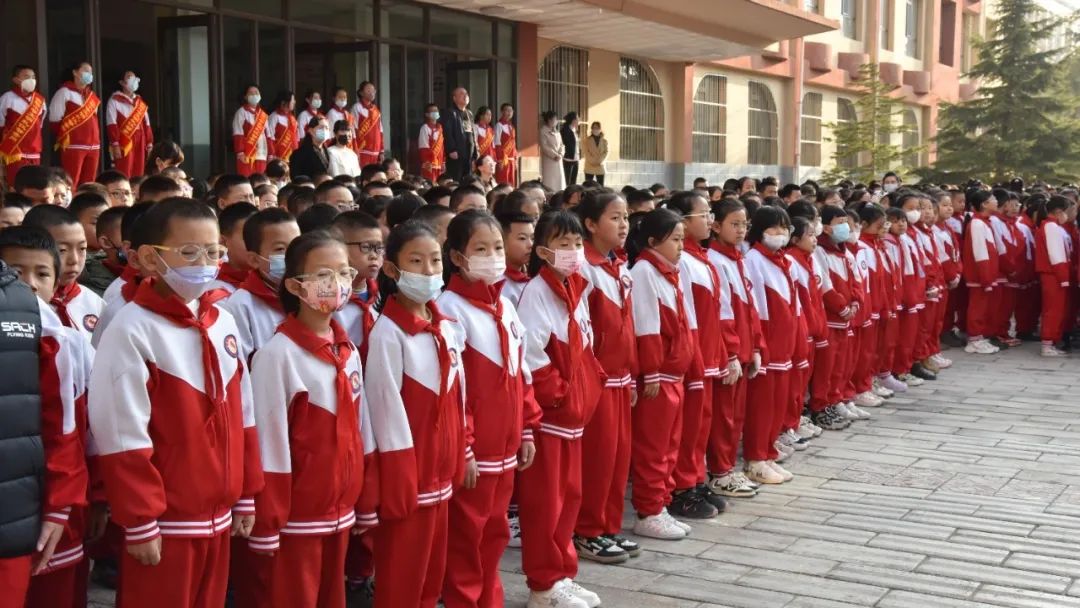 全国中小学安全教育日法治副校长国旗下的讲话守护花开向欺凌说不