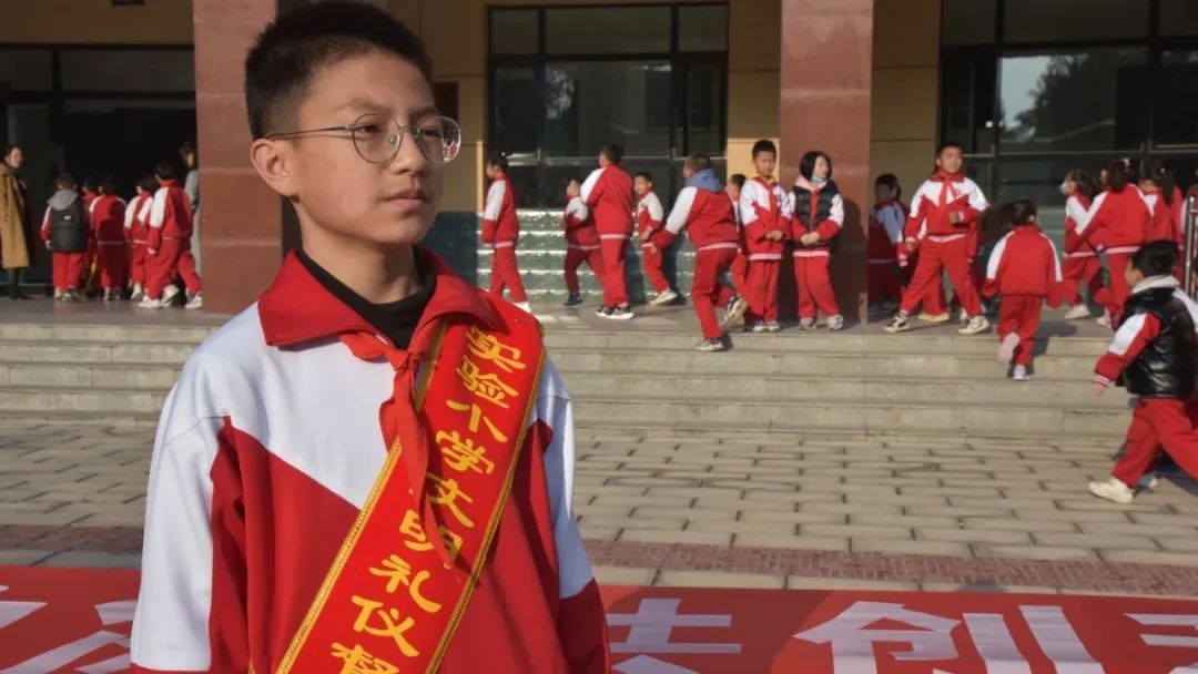 全国中小学安全教育日法治副校长国旗下的讲话守护花开向欺凌说不