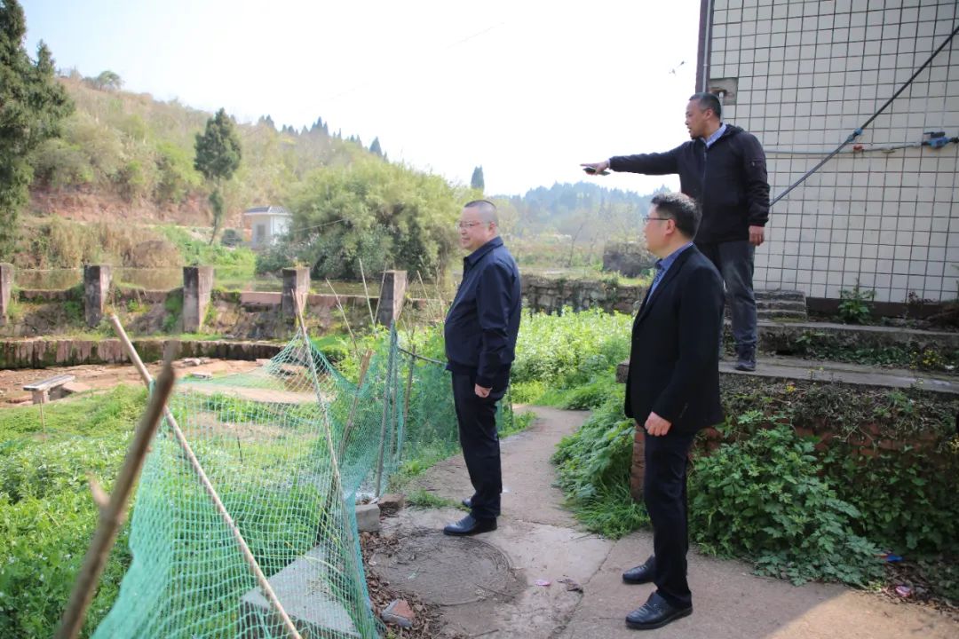 秦长春到周家河水域范围开展巡河工作