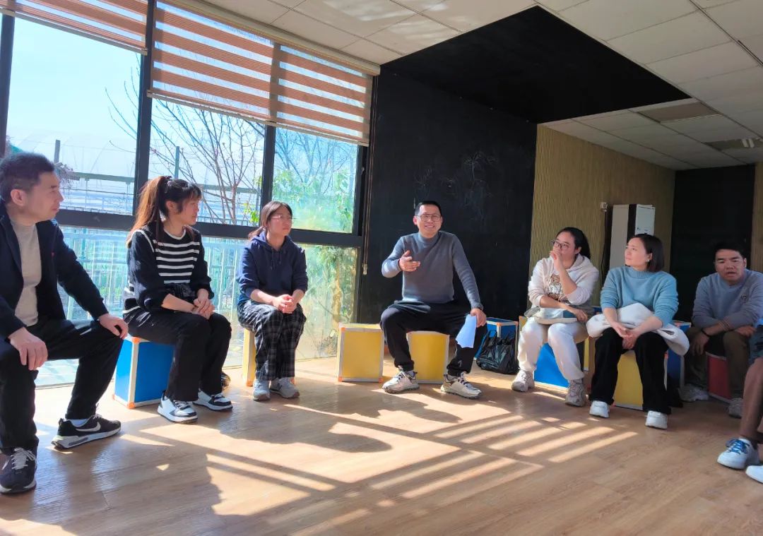 "崧华学校教师顾珊珊在参加研讨活动后颇有感触地说.