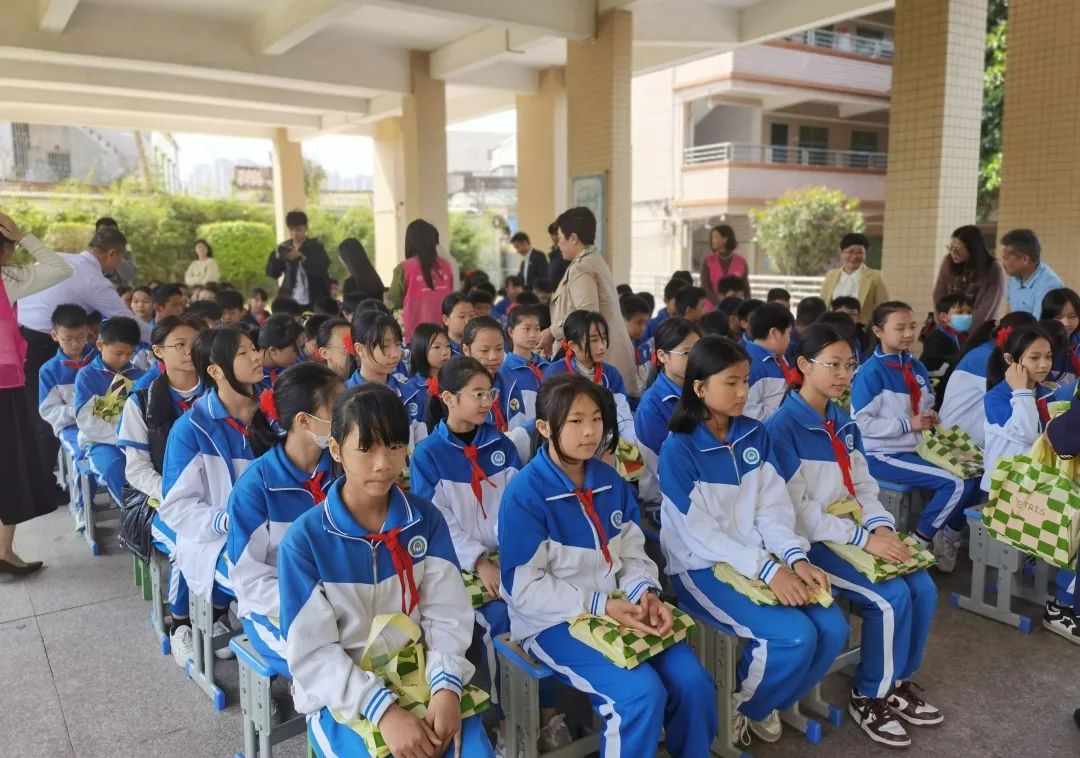 汕尾市妇联开展爱心家庭留守儿童公益项目爱暖童心健康伴成长启动仪式