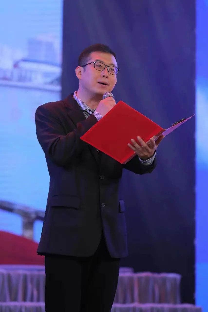 晨 光播音指导上海人民广播电台长三角之声主持人上海市就业服务专家