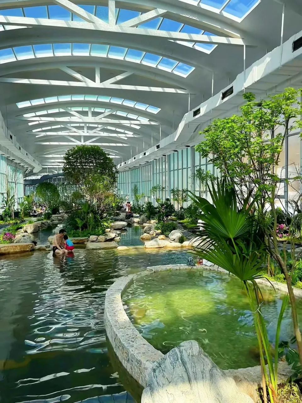 享受温泉的暖意包裹前往梅河口五奎山温泉河谷没有什么比泡一次温泉更