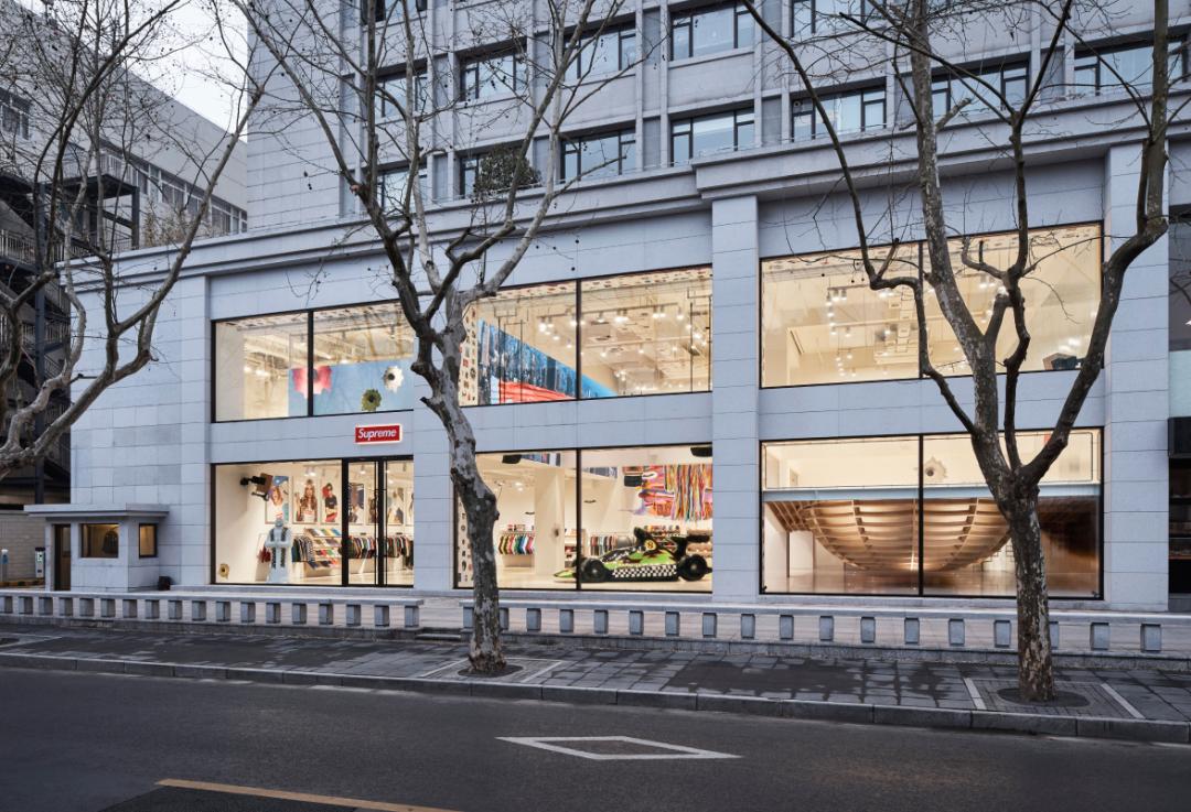 中国上海是supreme的第17家门店.