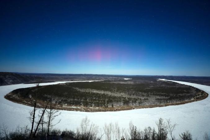 震撼红绿极光再现漠河夜空